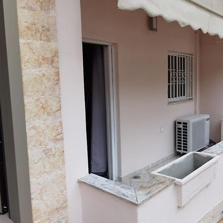 Comfy Apartment With Low Ceiling Attic 雅典 外观 照片