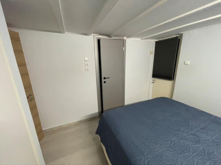 Comfy Apartment With Low Ceiling Attic 雅典 外观 照片