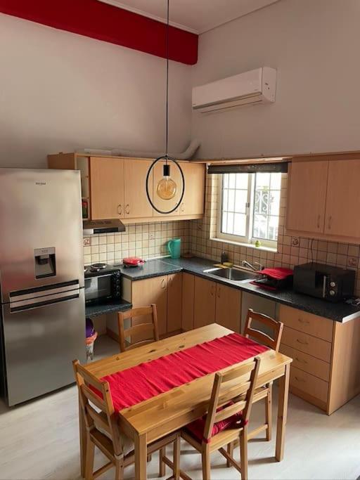 Comfy Apartment With Low Ceiling Attic 雅典 外观 照片