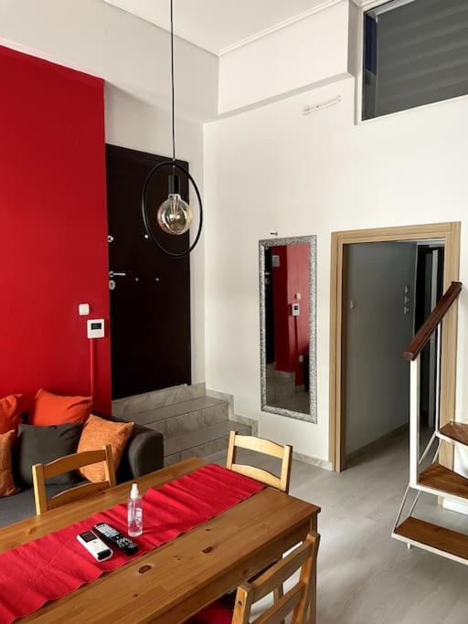 Comfy Apartment With Low Ceiling Attic 雅典 外观 照片
