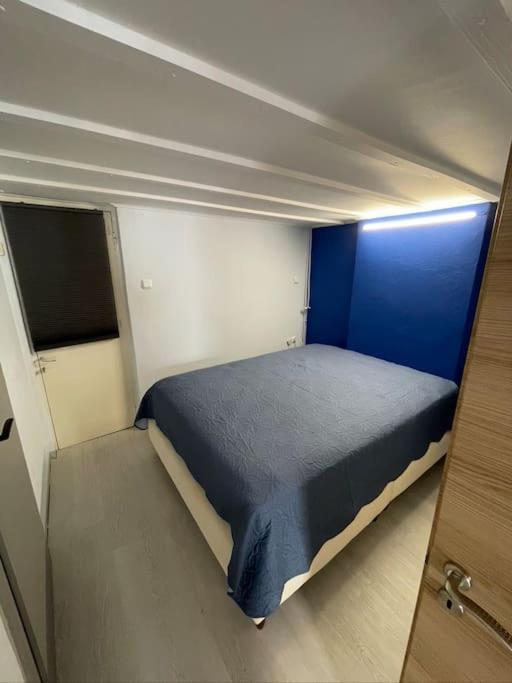 Comfy Apartment With Low Ceiling Attic 雅典 外观 照片